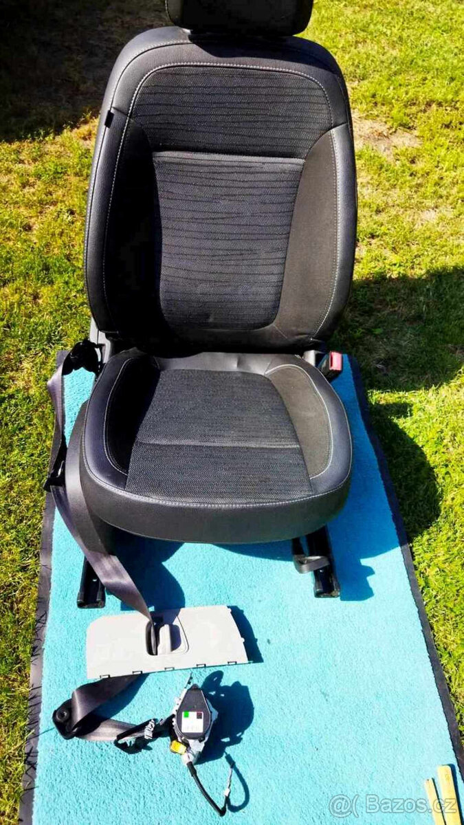 OPEL ASTRA J, Prodám sedačku polo kůže, r.v.2015