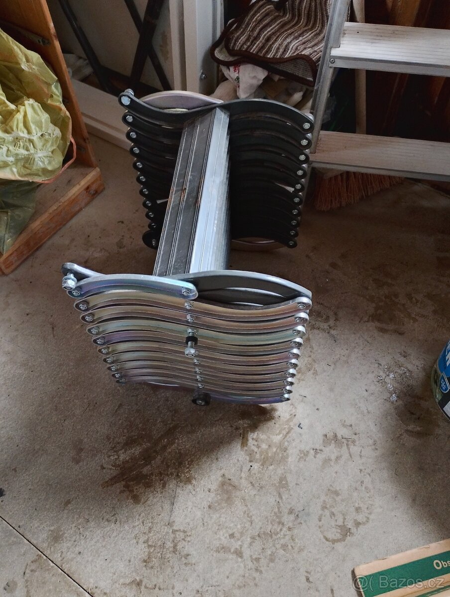 Železne půdní schody