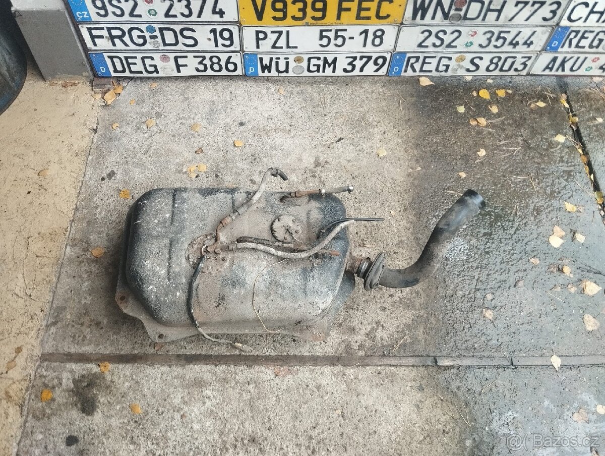 Palivová nádrž na Suzuki Samurai