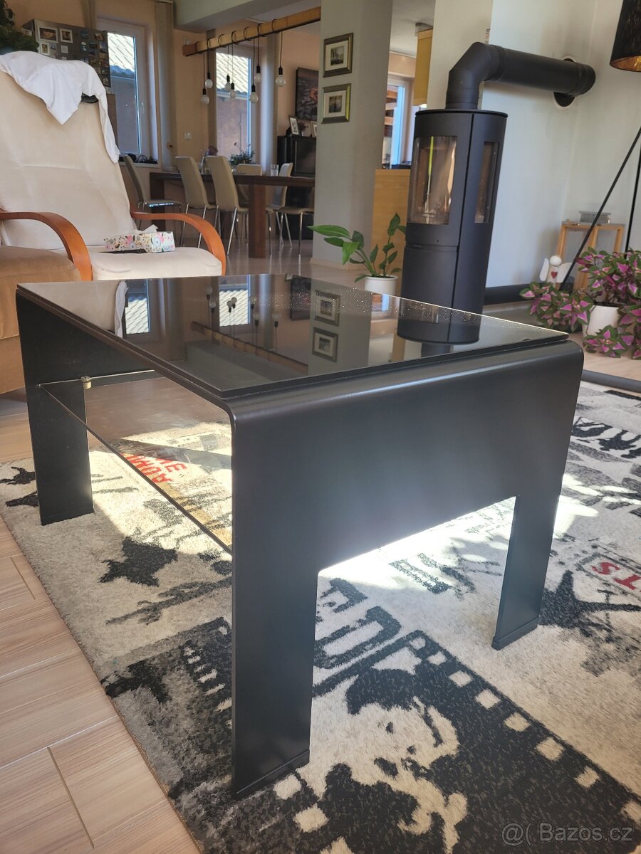 Designový konferenční stolek