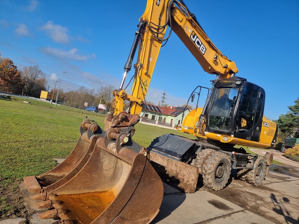 JCB 175W TAB - 3 dílné rameno, packy, radlička, klima, okruh