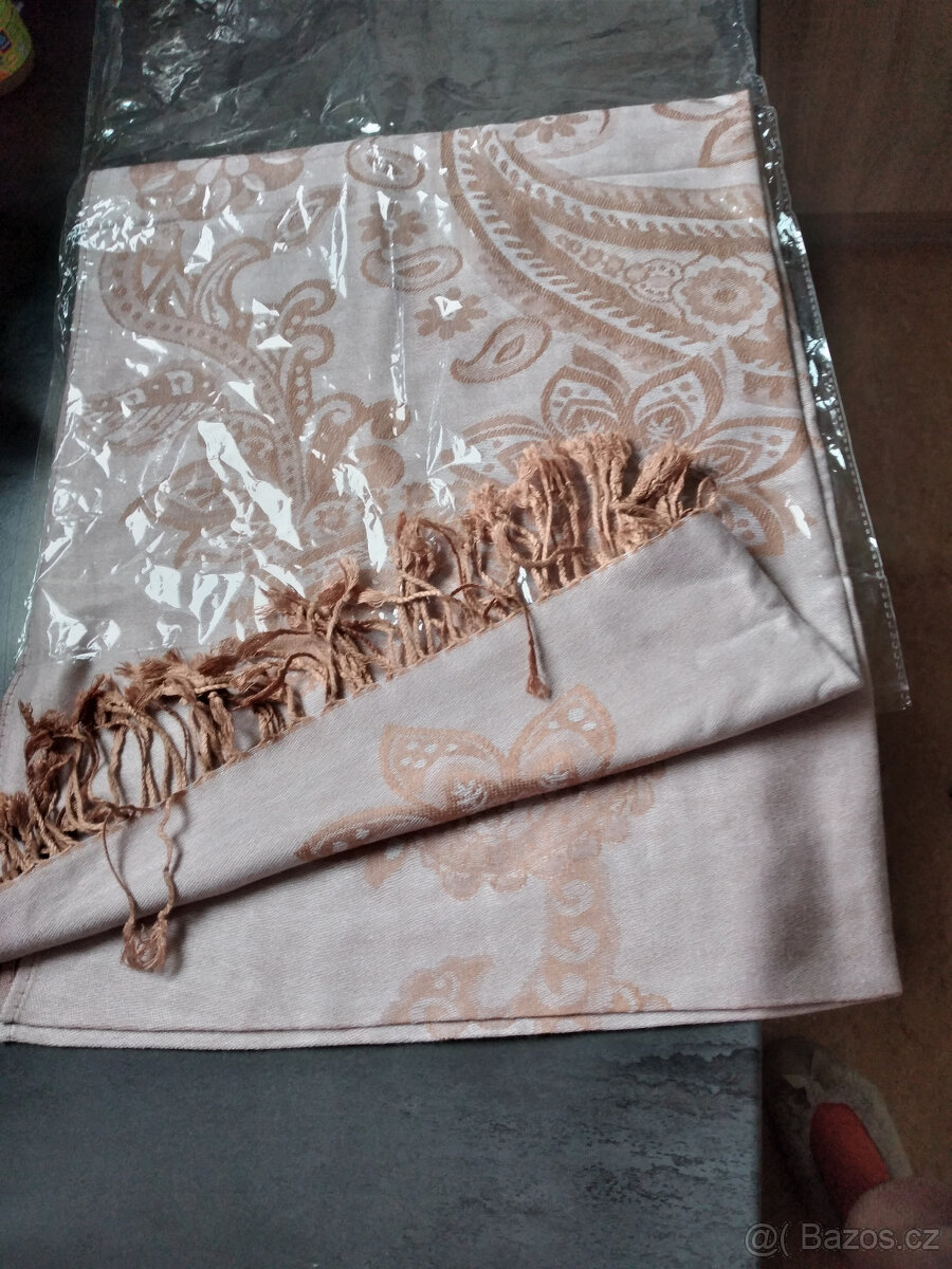 šátky, čepice od 50 kc - NEZASÍLÁME POŠTOU