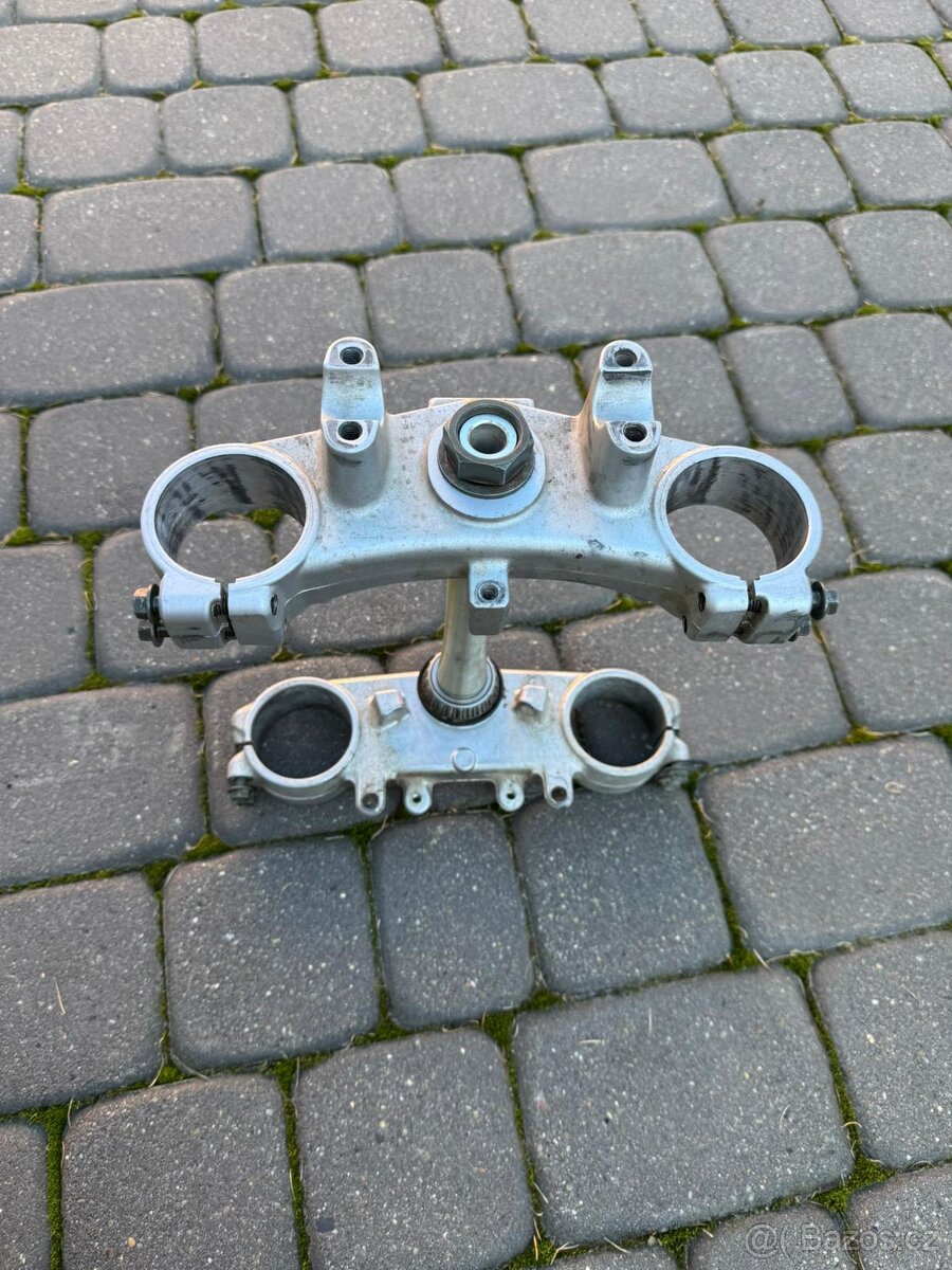 Držáky zavěšení tlumičů vidlic Yamaha YZ 125 r 98-04
