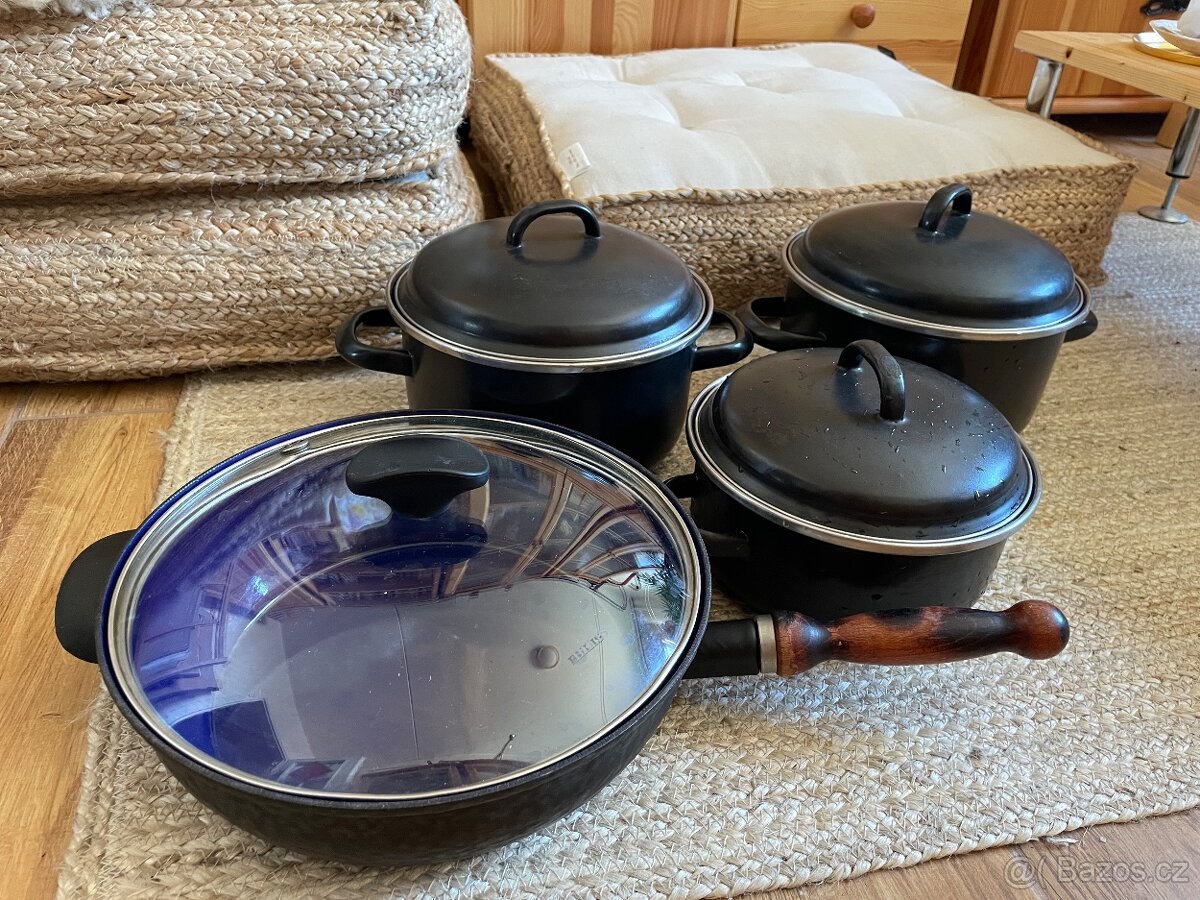 Smaltované hrnců belis