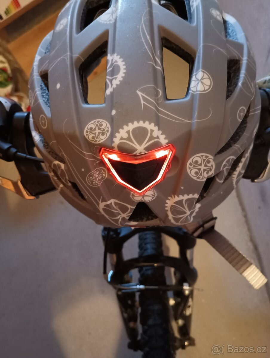 Kolo koloběžka helma