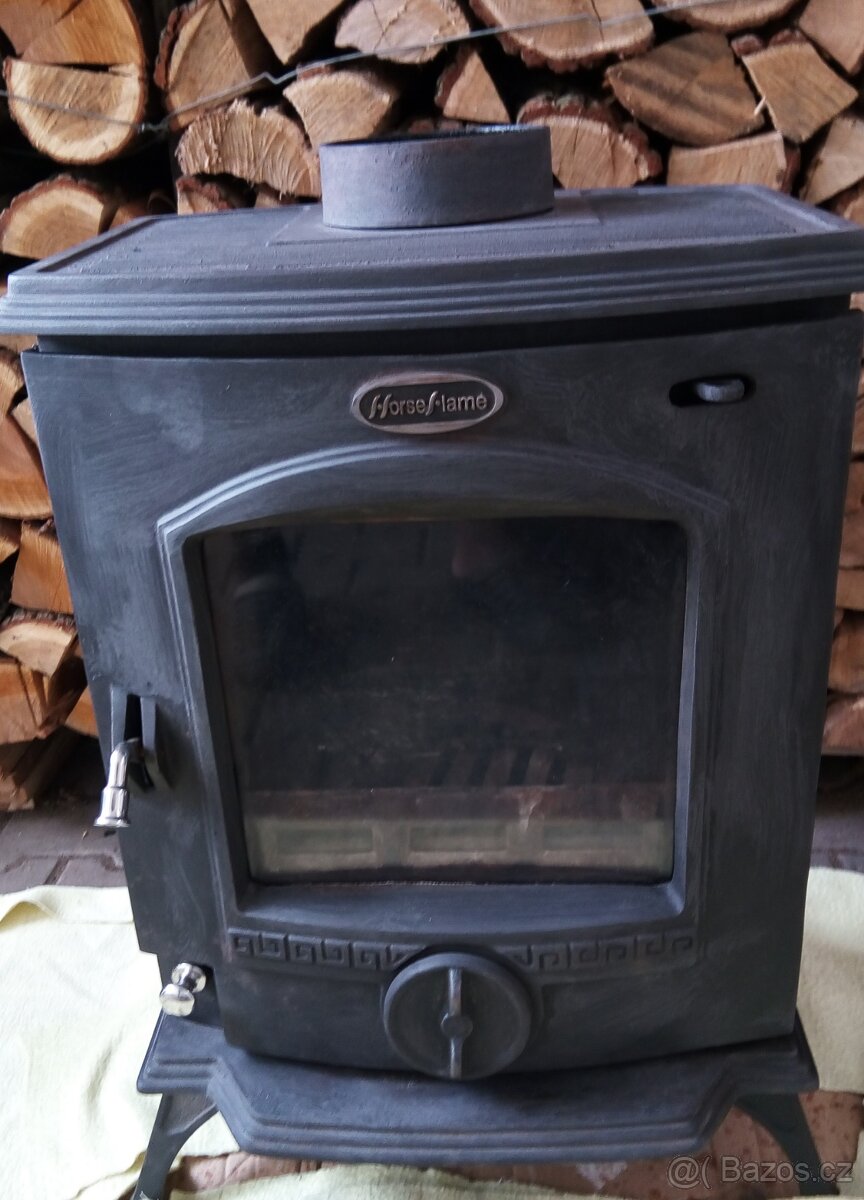 LITINOVÁ KAMNA S VÝMĚNÍKEM, masivní litina,