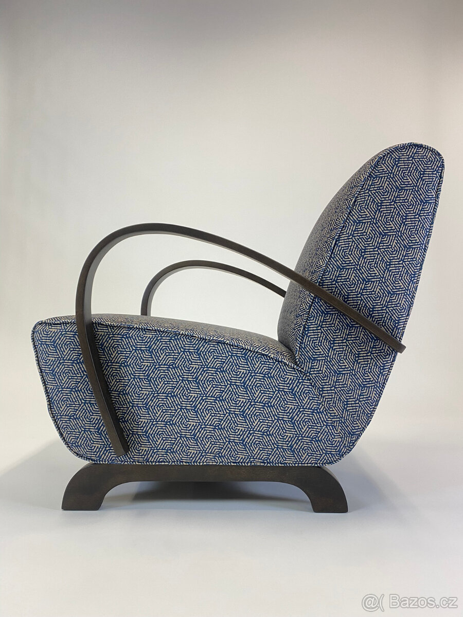 Krásné křeslo Halabala po kompletní renovaci