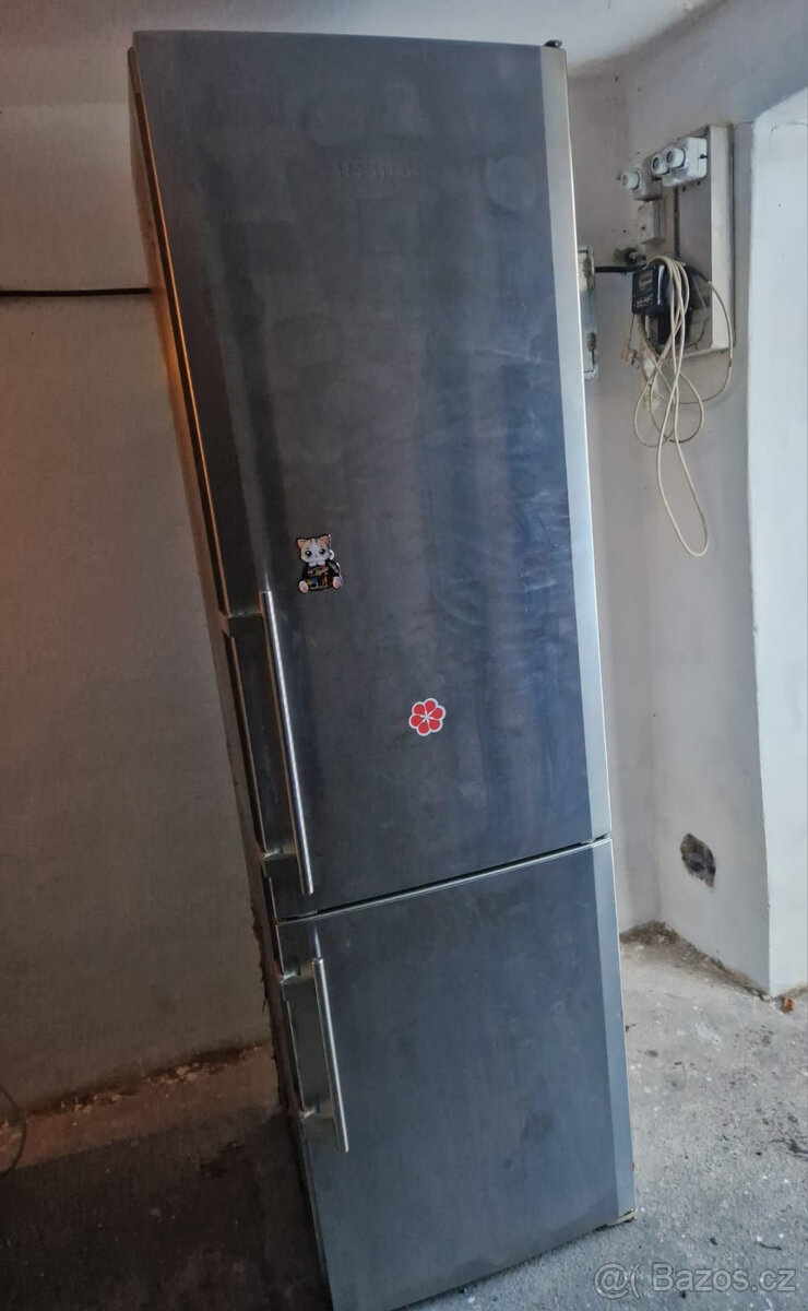 Vysoka lednice Liebherr