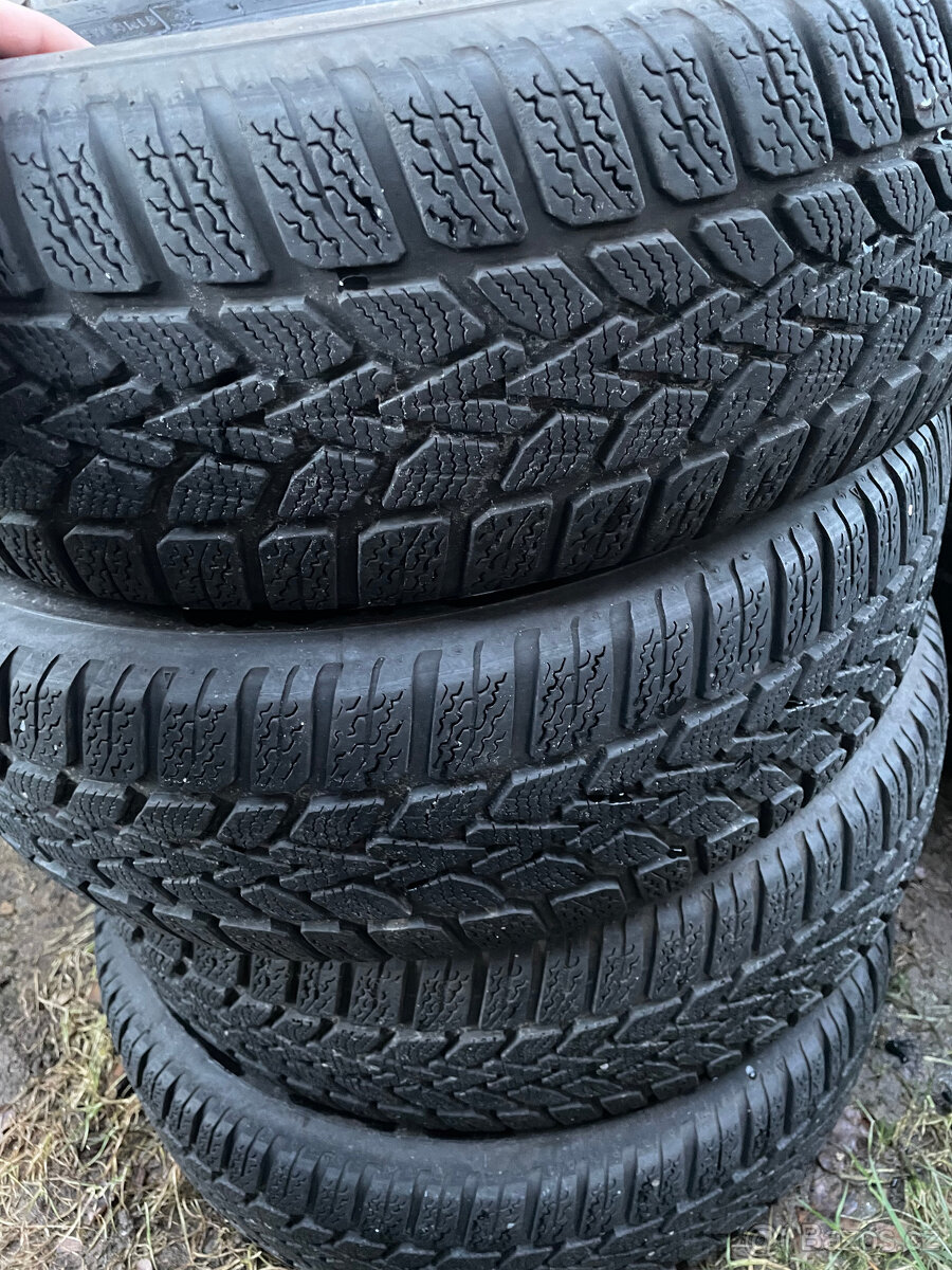 195/65 R15 zimní Dunlop