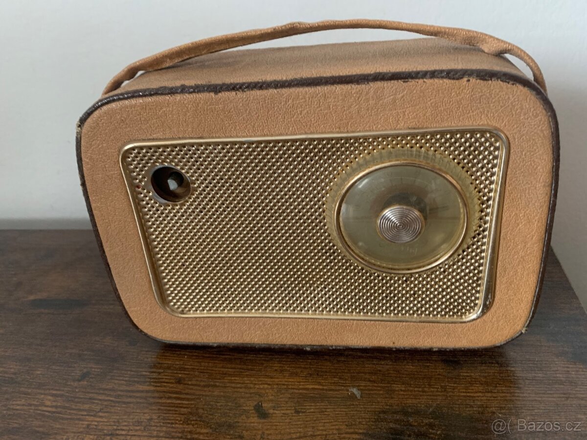 Historické rádio Tesla Comet 9 Commodore