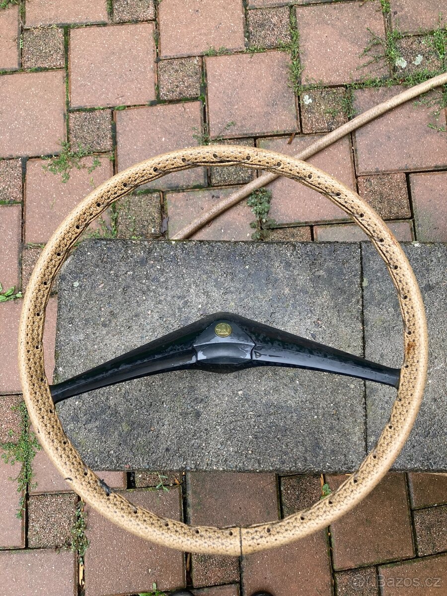 Pěkný volant ŠKODA 1000 MB