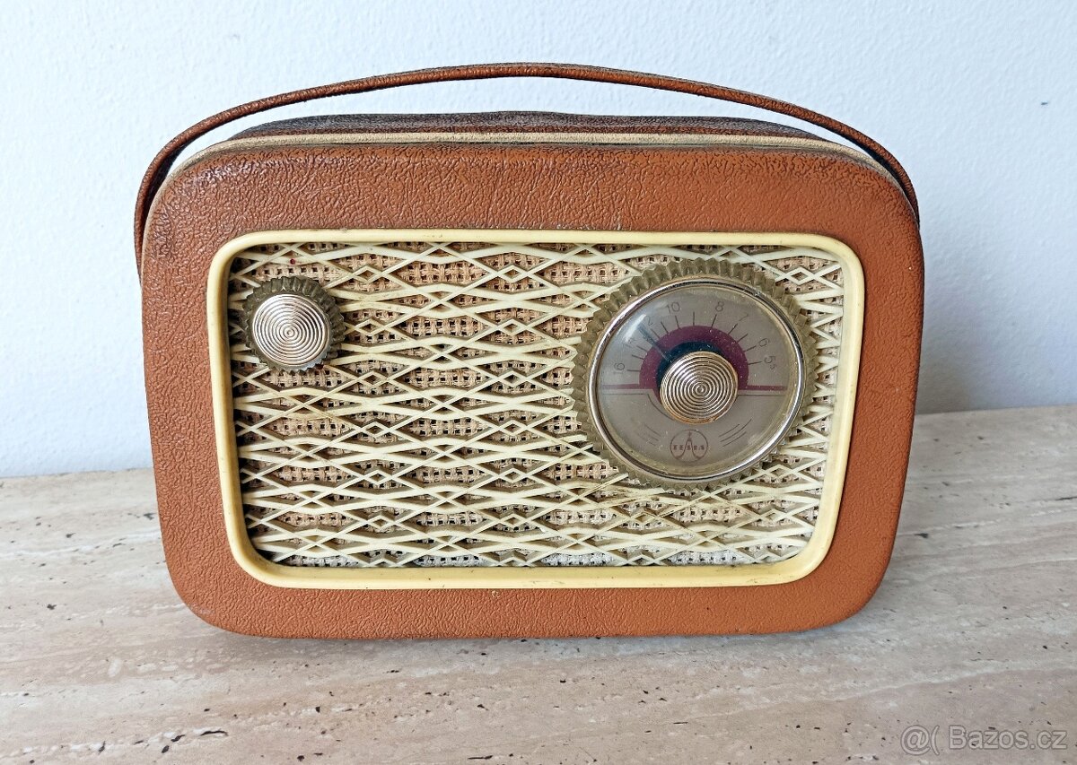 Staré první čs. tranzistorové rádio T2800 z roku 1958