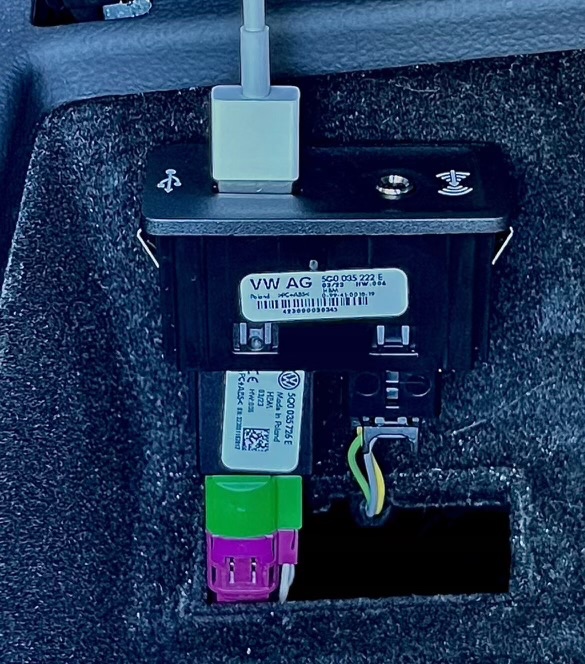 Zasuvka carplay VW