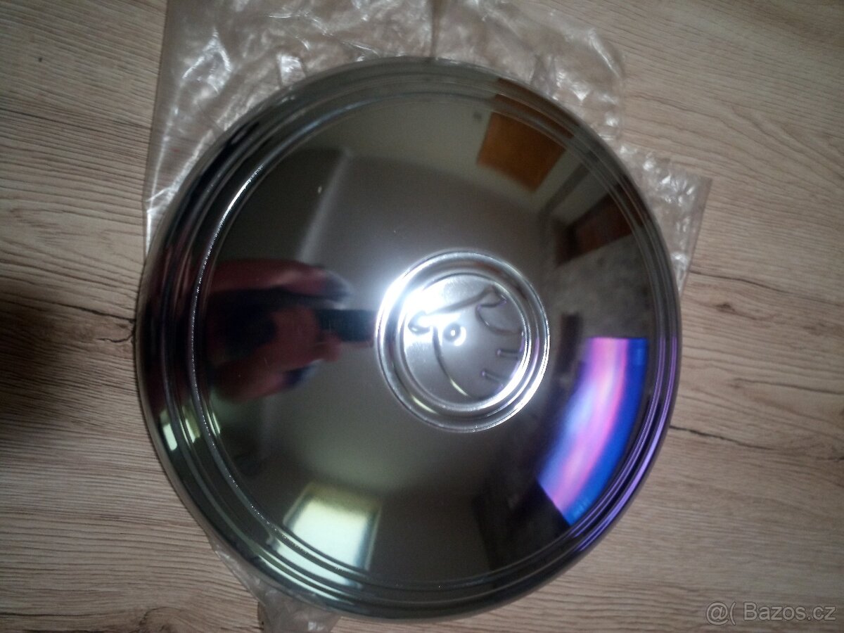 Prodam novou poklici na škoda 100,110R,1000mb