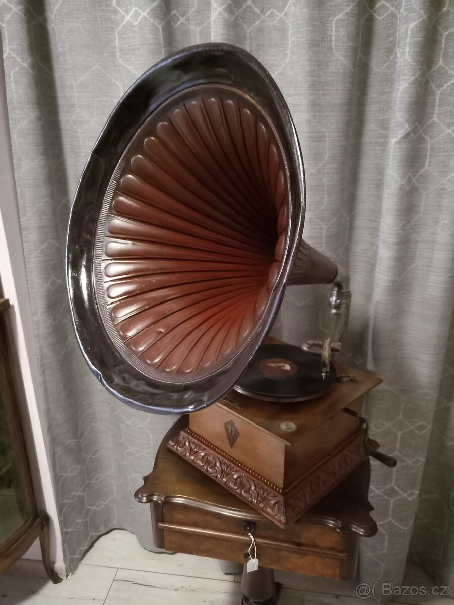 Gramofon s troubou