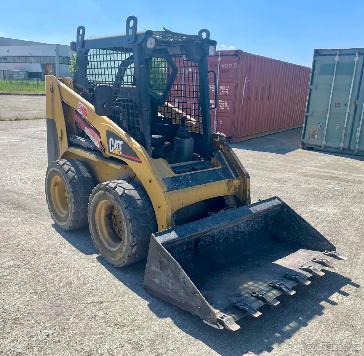 SMYKOVÝ NAKLADAČ CATERPILAR CAT 216 B