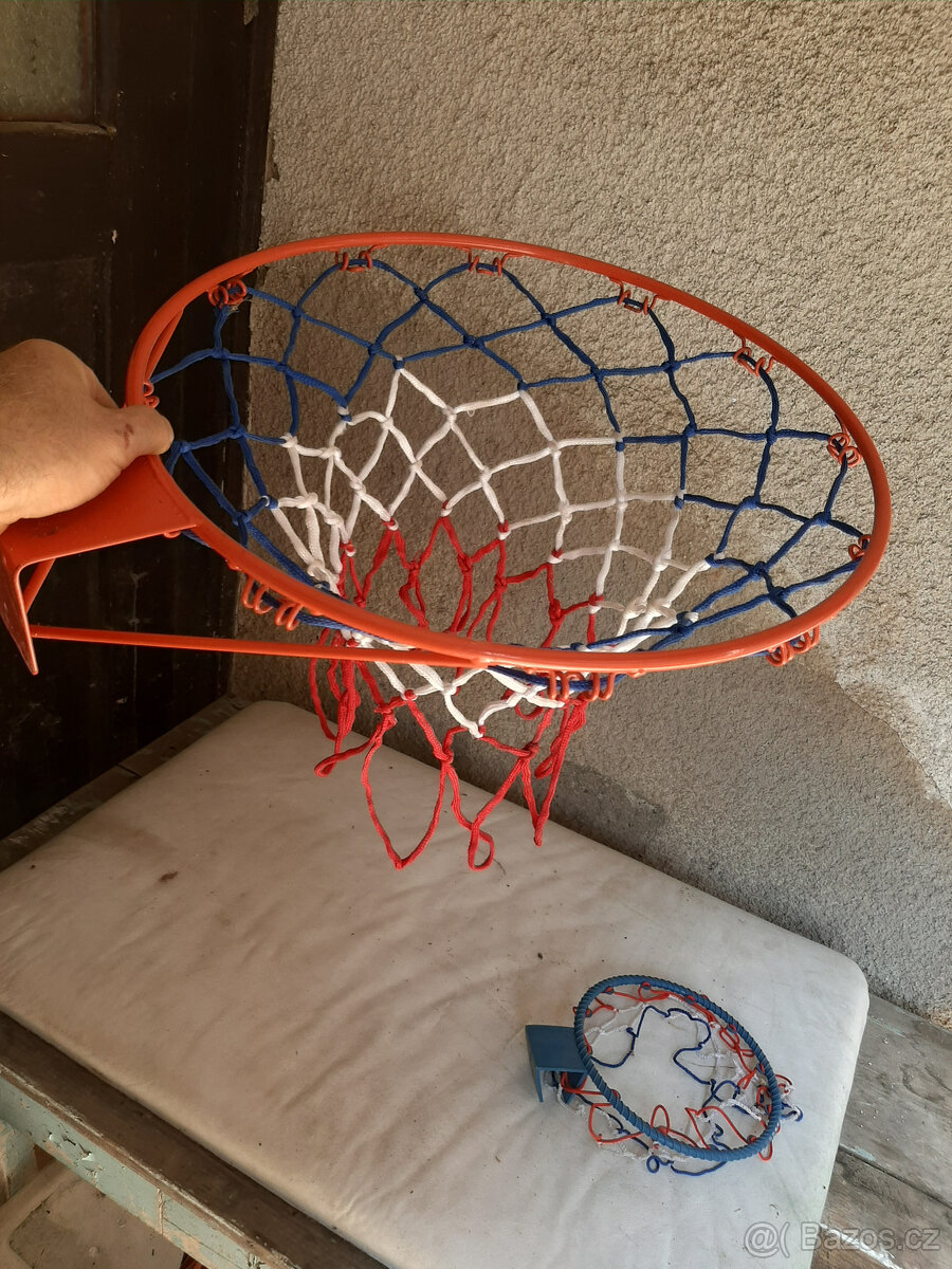 2 nepoužité basketbalové koše