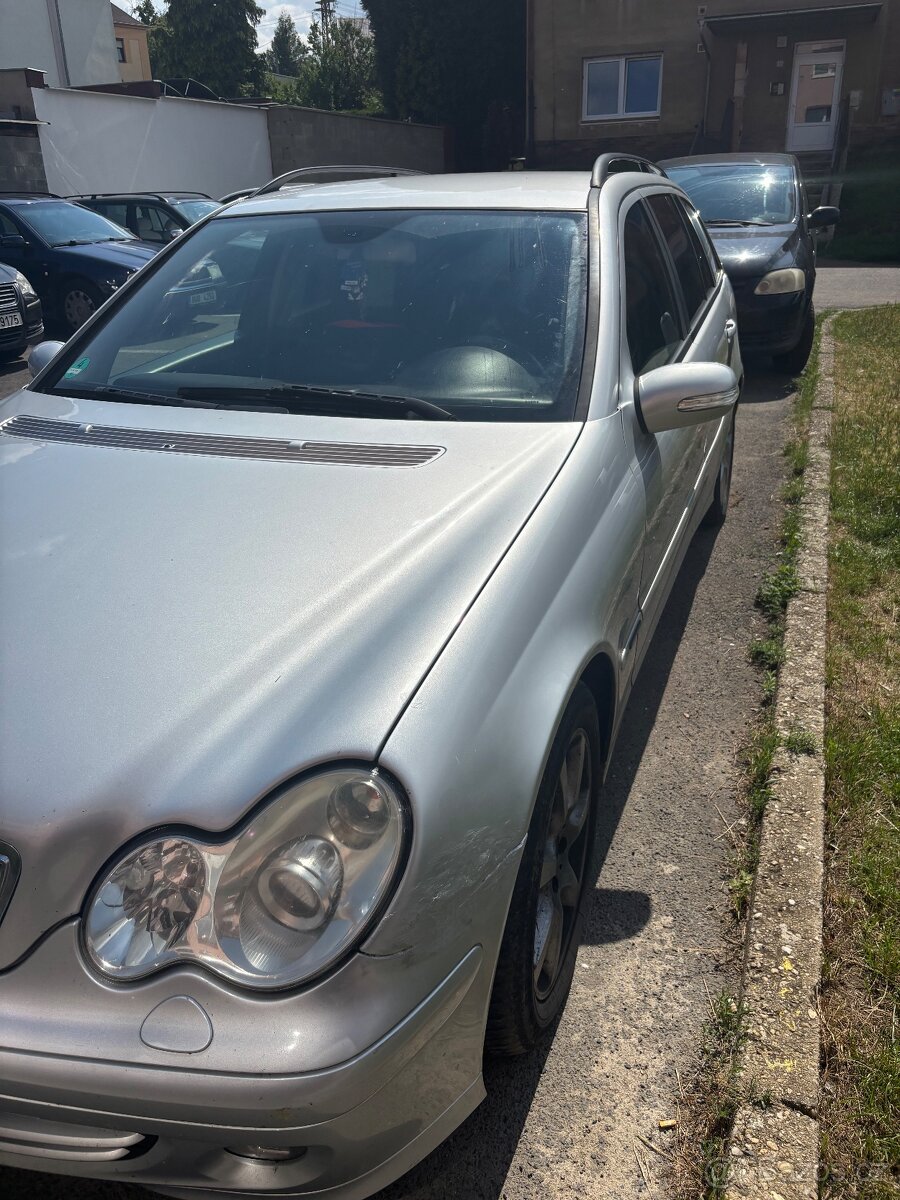 Mercedes Benz c180K benzín, manuál 6