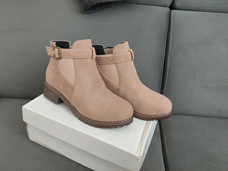 Béžové až starorůžové kotníkové boty