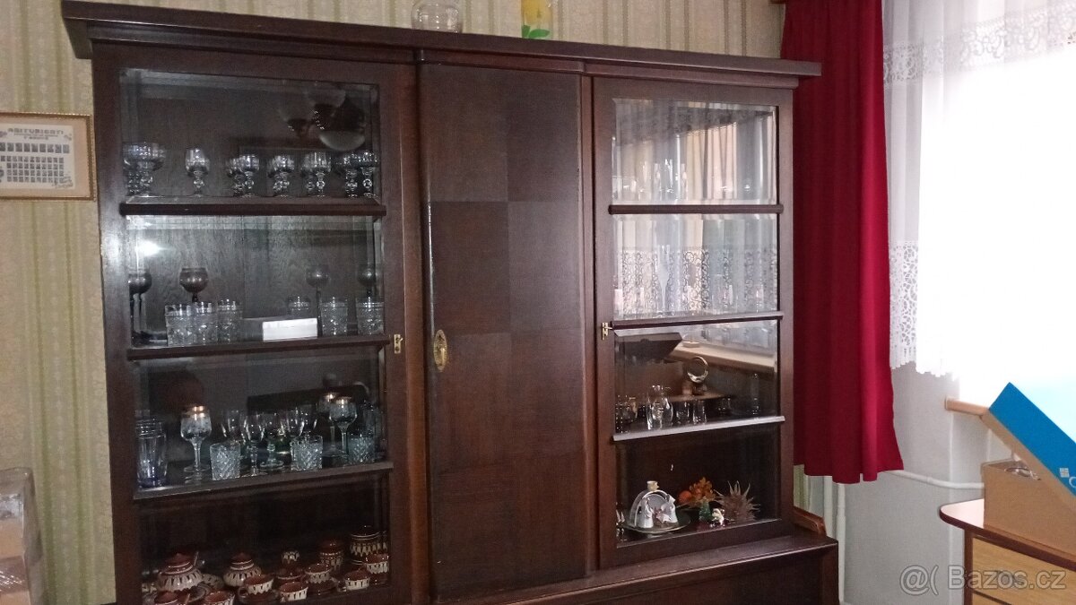 prosklená skříň, vitrína, knihovna