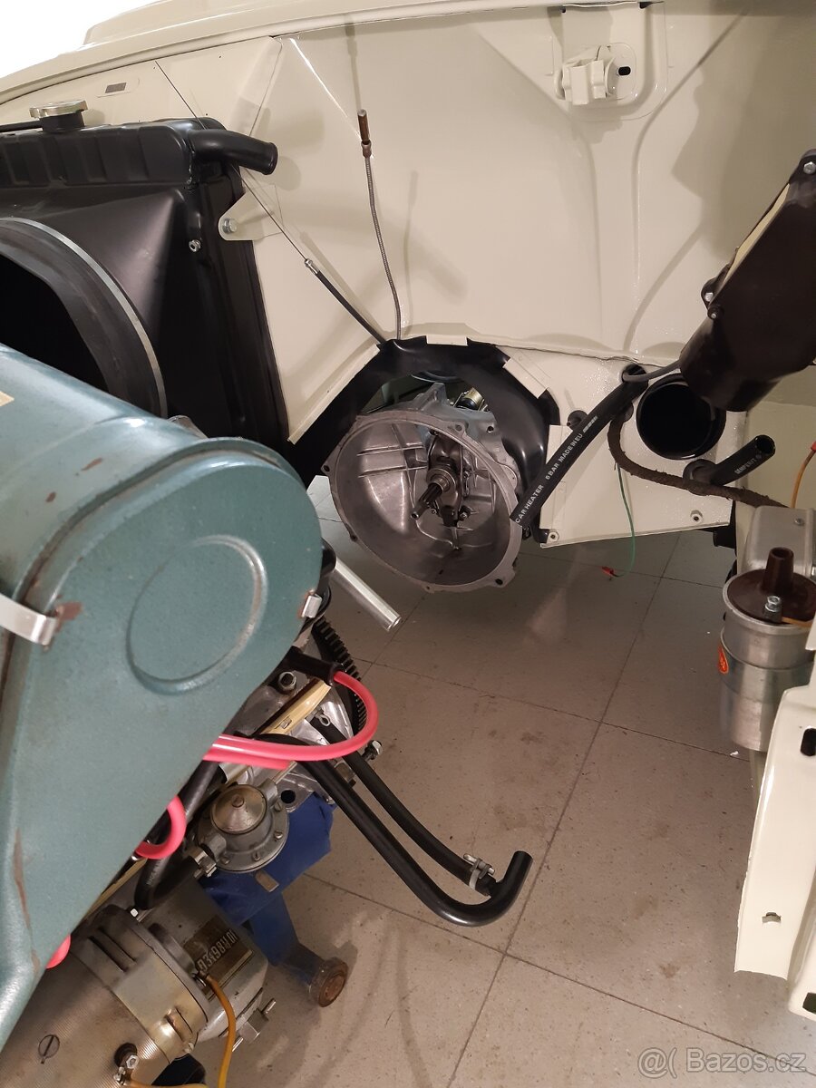 Škoda 1000mb embéčko guma kolem převodovky