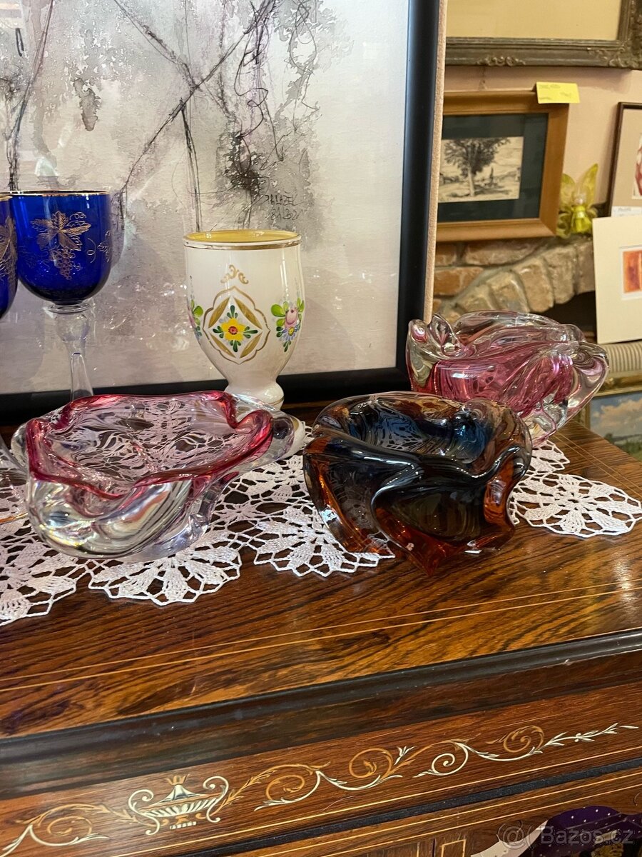 Popelníky, hutní sklo