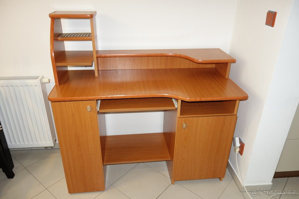 Počítačový, psací stůl / stolek