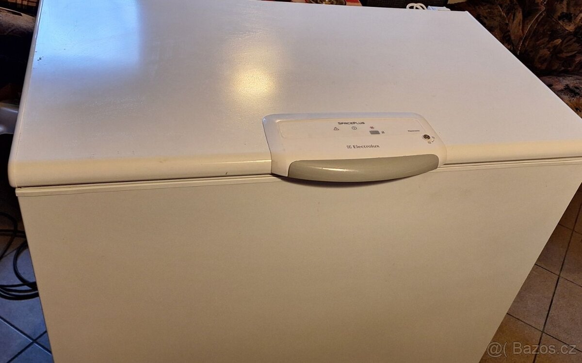 Mrazák ELECTROLUX 300 litrů A+