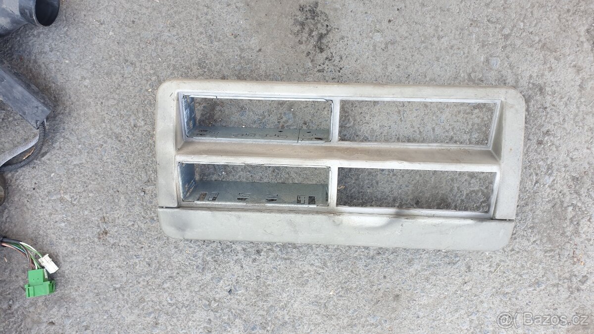 Kryt na autoradio 504009656