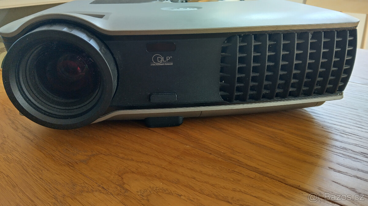 Dell 5100MP-projector specs s technologií DLP.