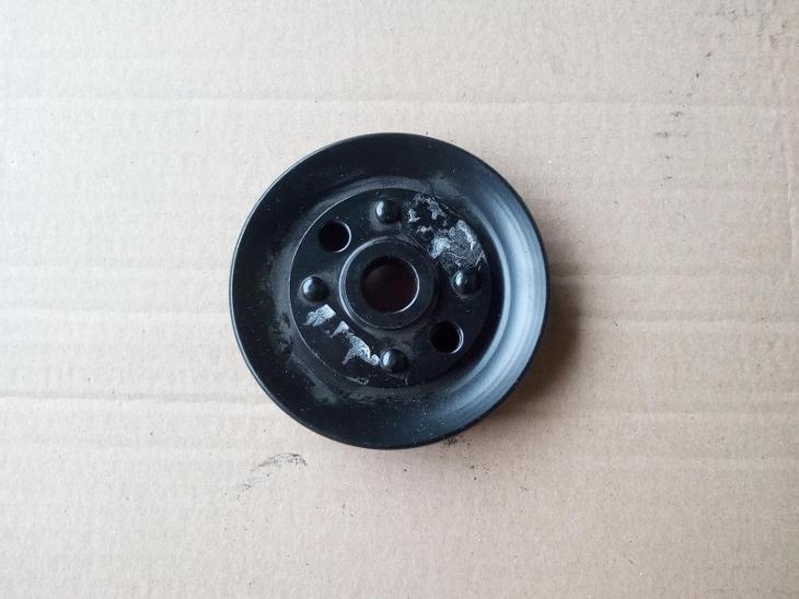 Škoda Favorit nová řemenice vodní pumpy