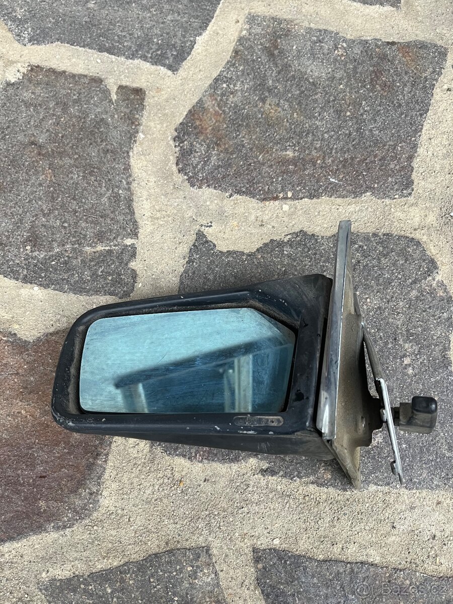 Zrcátko Mercedes benz 123