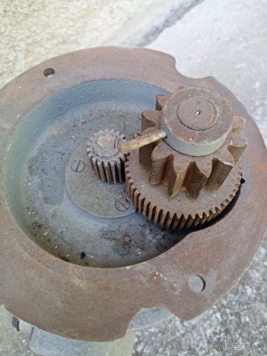 Elektromotor s převodem