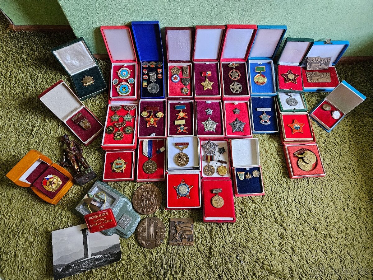 Predám zbierku Partizanske odznaky