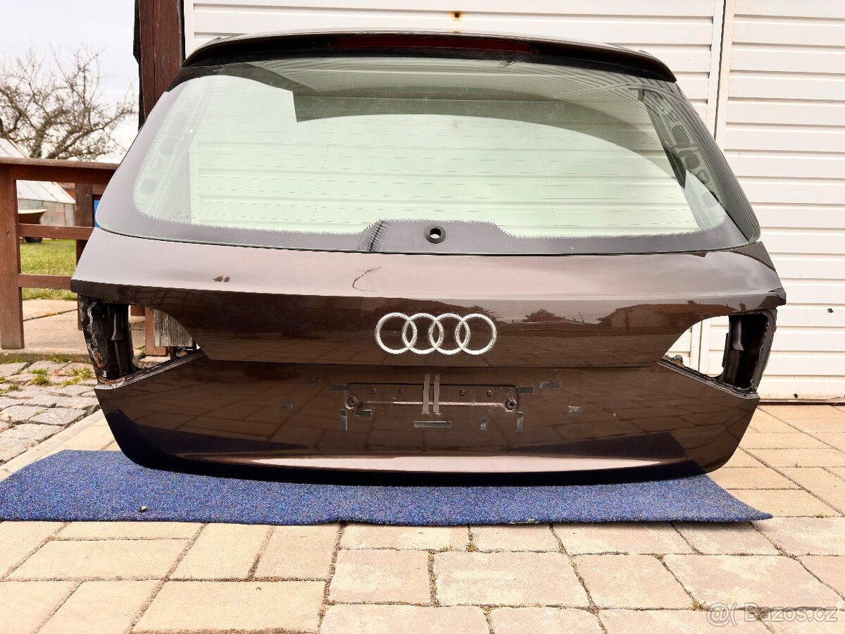 Páté dveře Audi A4 b8 avant LZ8W