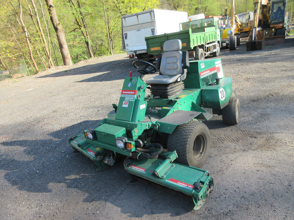 Malotraktor 4x4 RANSOMES PARKWAY 2 250P