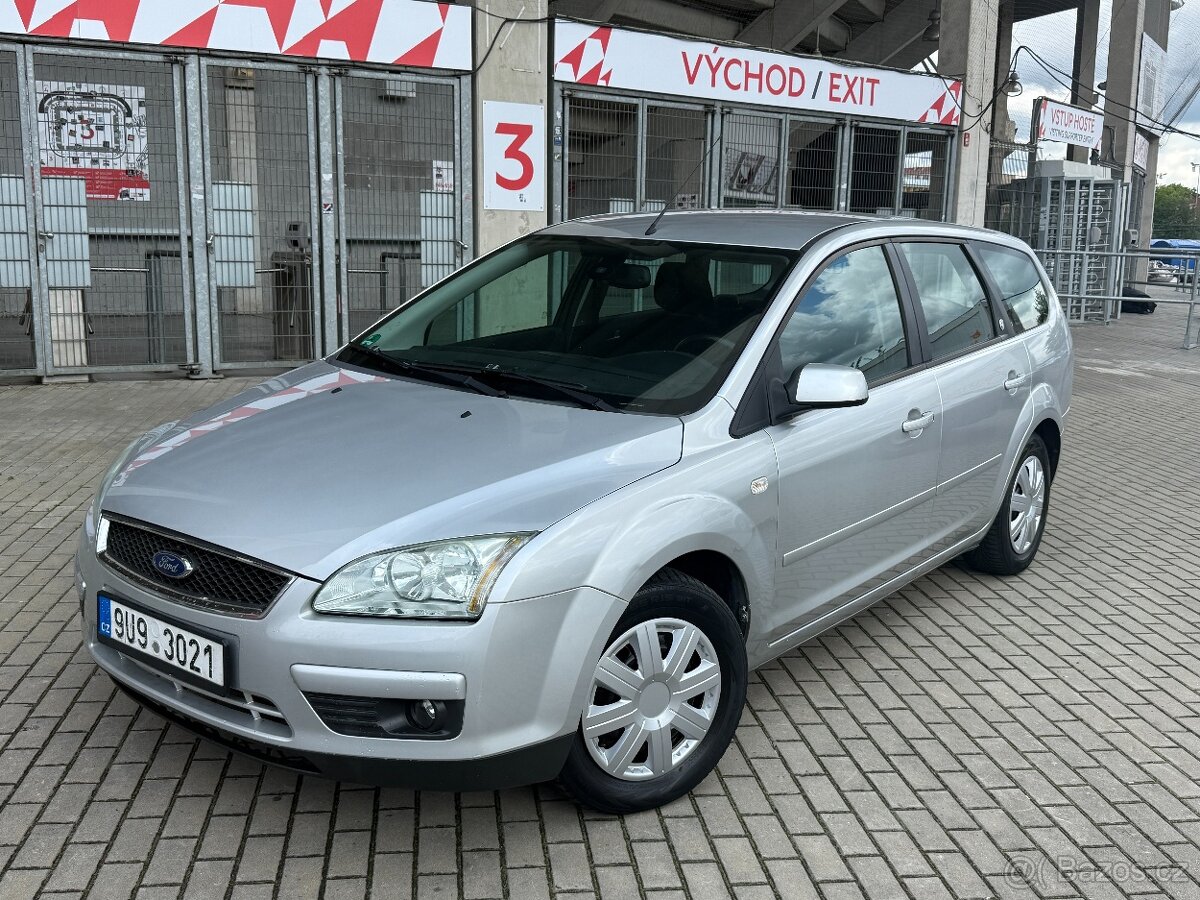 Ford Focus 1.6i, 74kw Ghia výbava