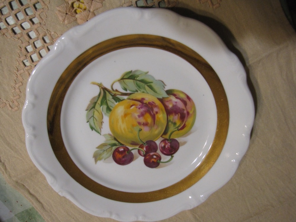 Starý porcelánový talíř