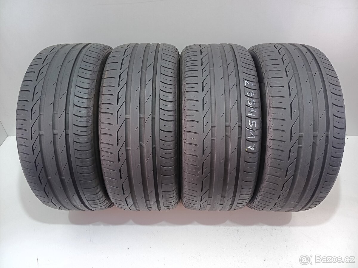 Letní pneu 235/45/17 Bridgestone