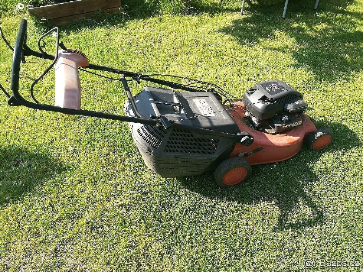 sekačka briggs&stratton na díly