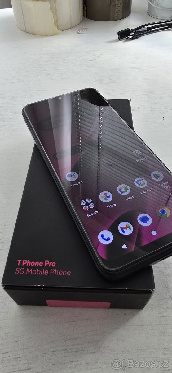 T phone Pro 2023 uložiste 256GB a 6GB ram