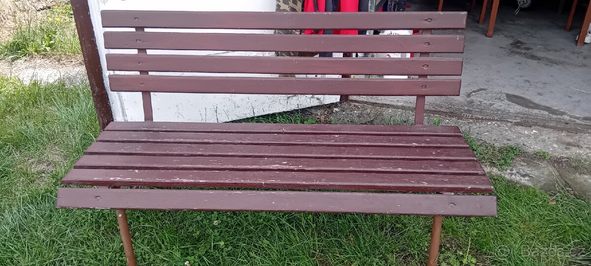 Zahradní lavice