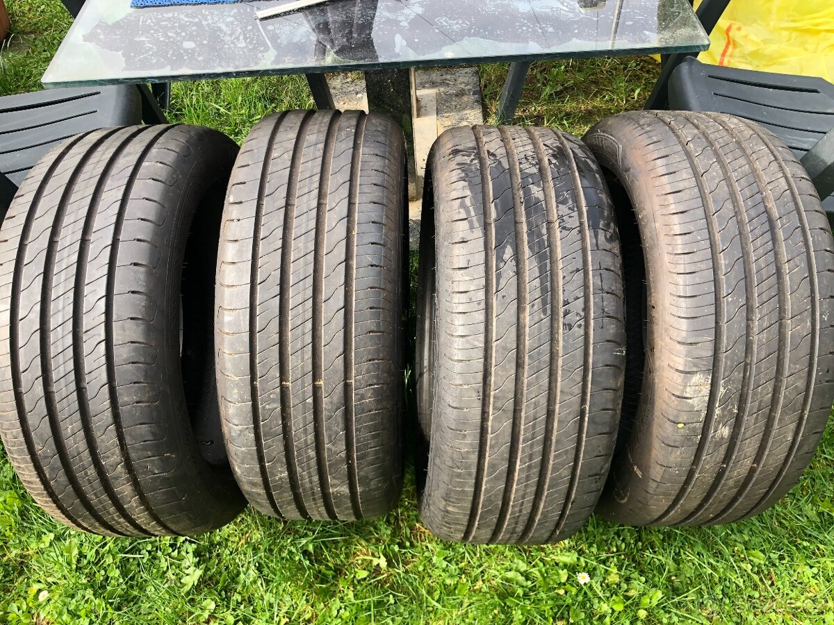 Pneu Good Year 225/50/17 - 98W - 7mm