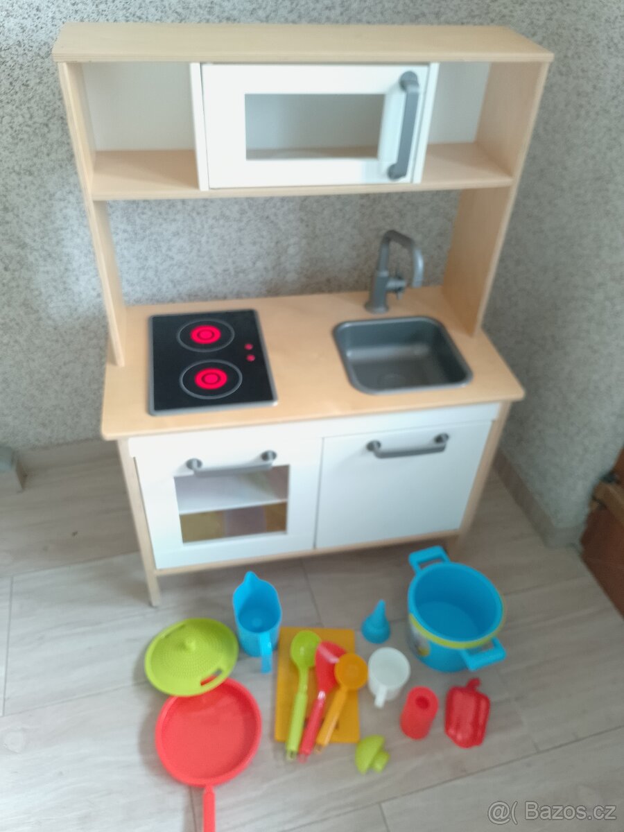 Dětská kuchyňka ikea + nádobí