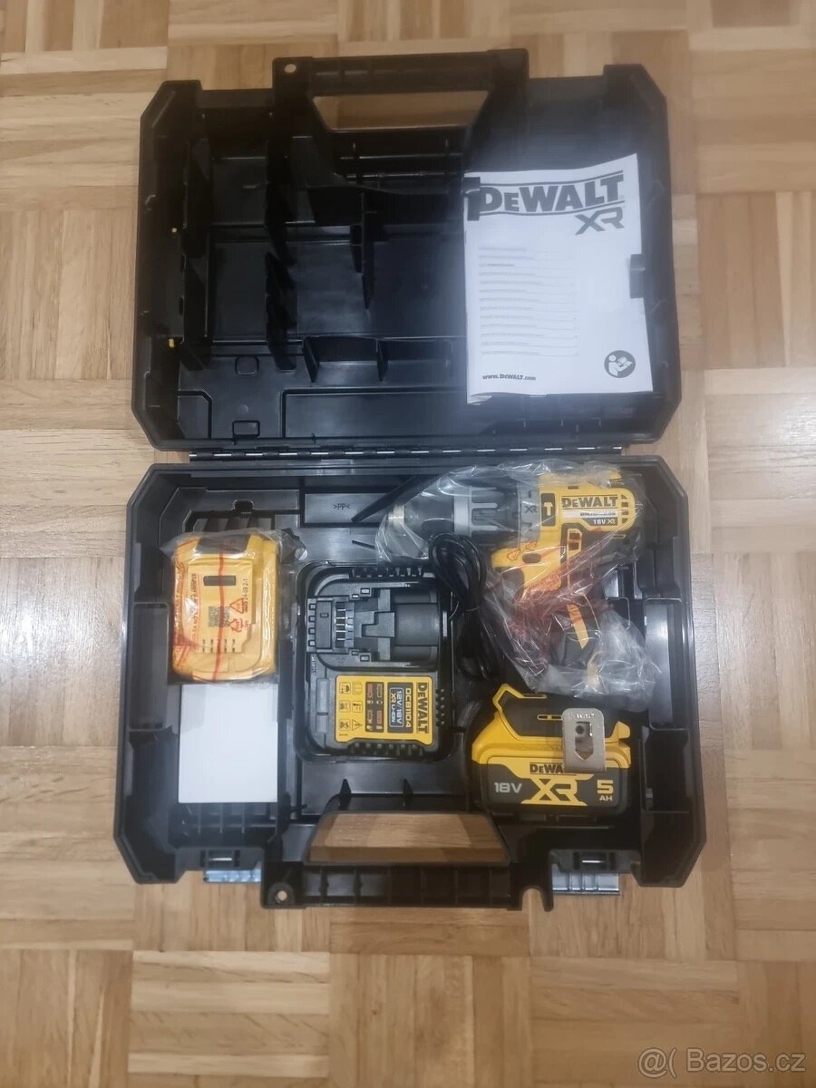 Aku vrtačka DeWALT DCD796P2 s baterií a nabíječkou