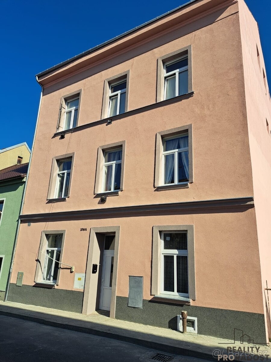 Prodej domu k bydlení i podnikání, dům s 5 bytovými jednotka