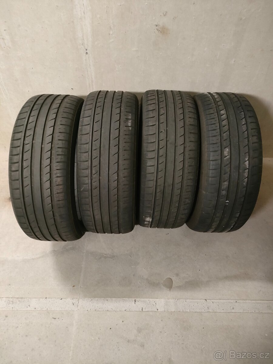 Sada 245/45R20w