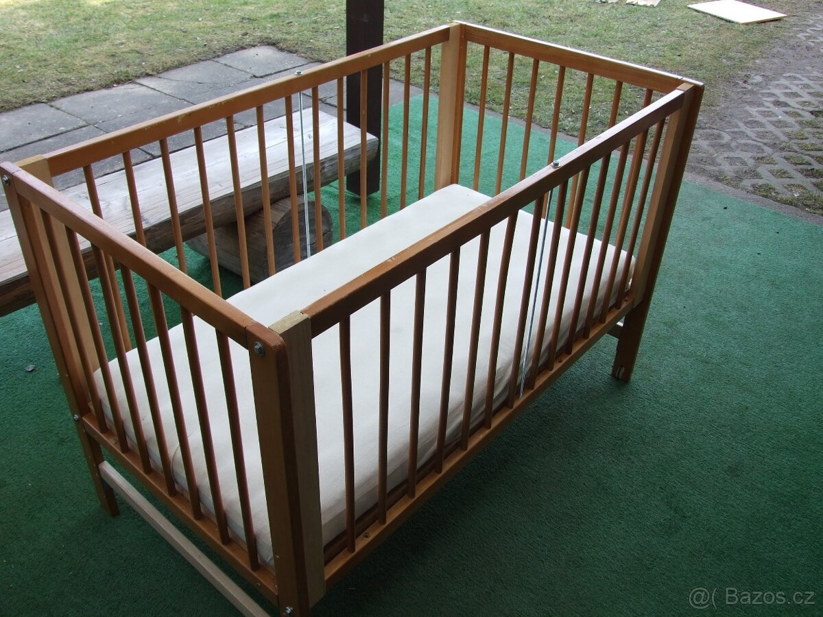 dětská postýlka