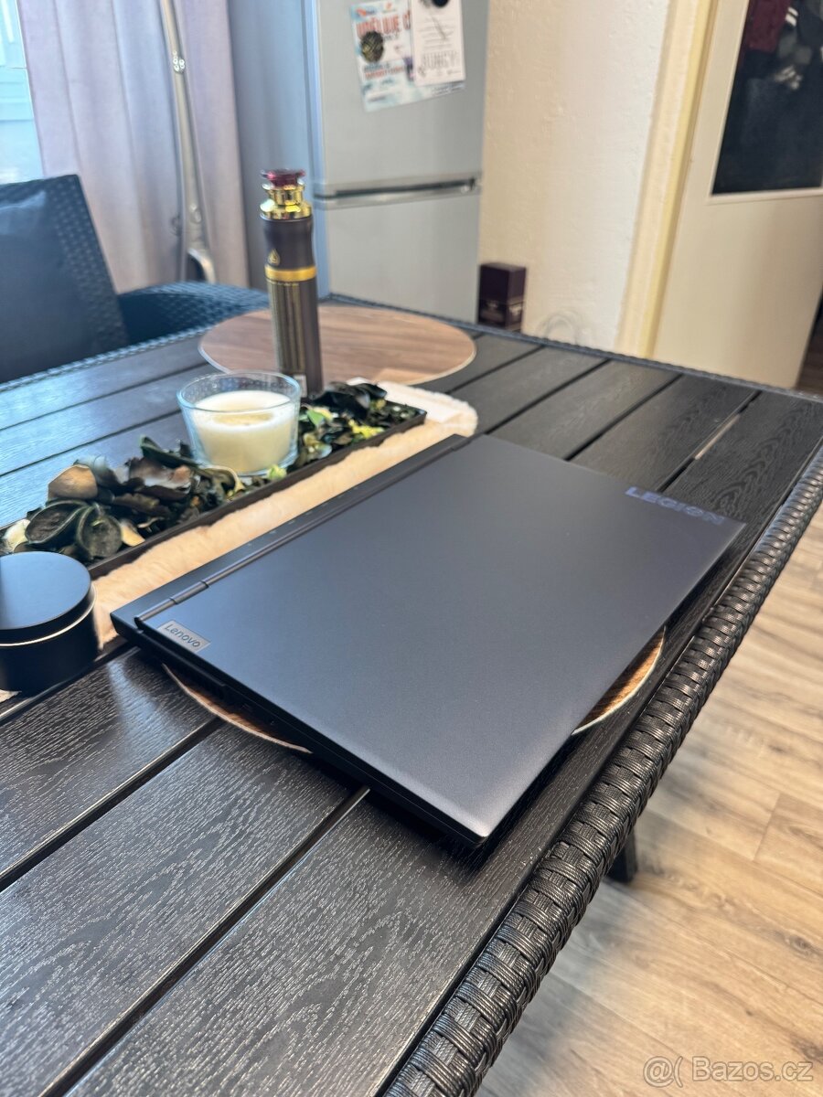 Velký herní notebook Lenovo Legion