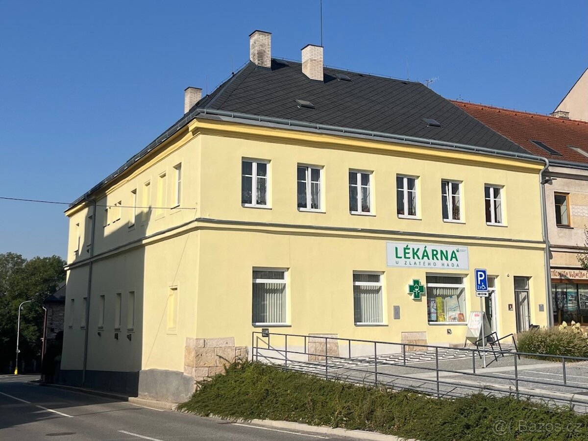Prodej atraktivního činžovního domu na náměstí v České Skali